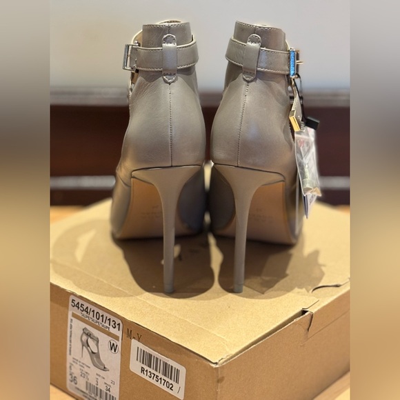 Brand New size 6 Zara open toe bootie. Leather - Picture 2 of 2